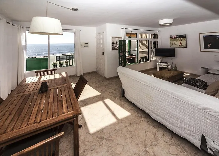 Villa Playa Honda Apartmán *